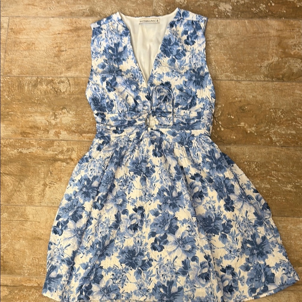 Floral Blue and White Sleeveless Dress size M Abercrombie & Fitch